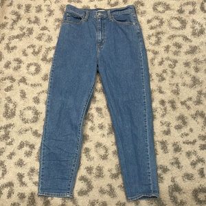 High waisted Levi’s jeans.